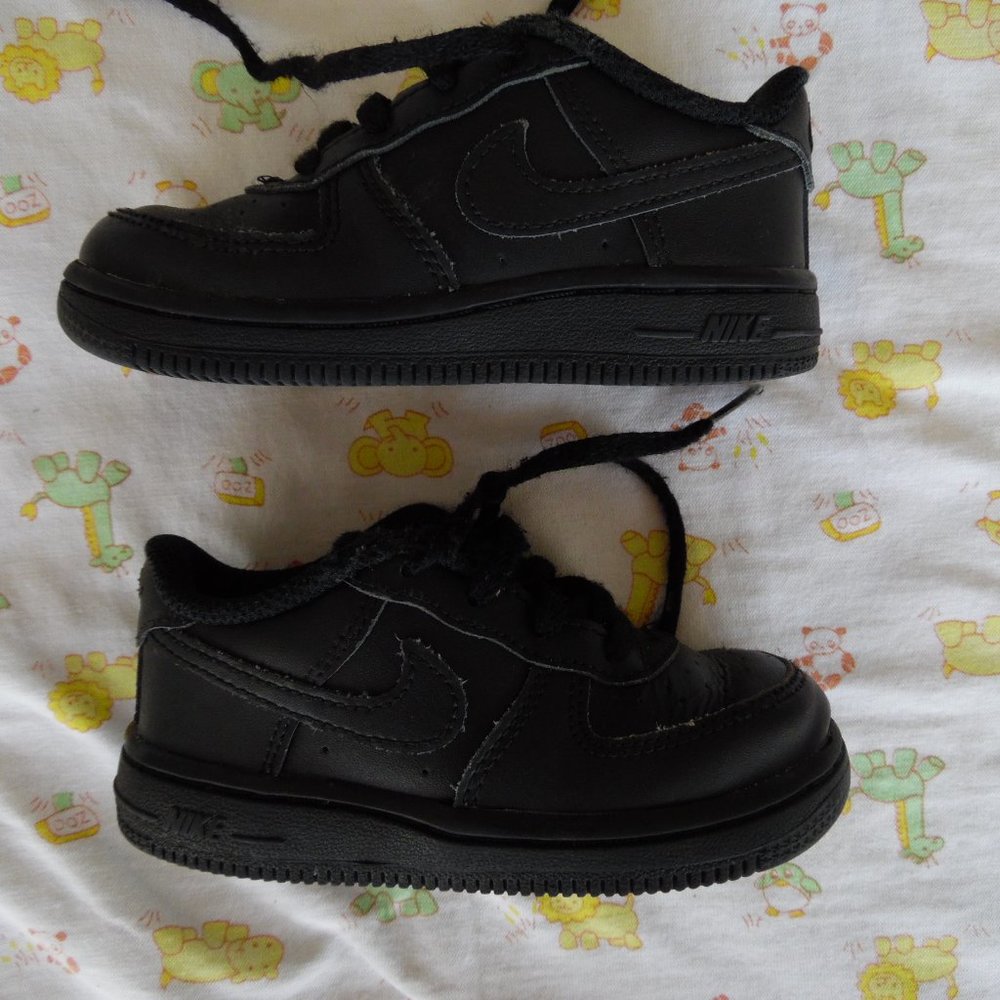 nike air force 1 triple black size 8C infant toddlers shoes